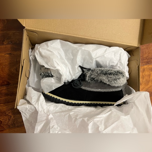 35. Sperry Women's Duck Bootie Slipper - Picture 3 of 5